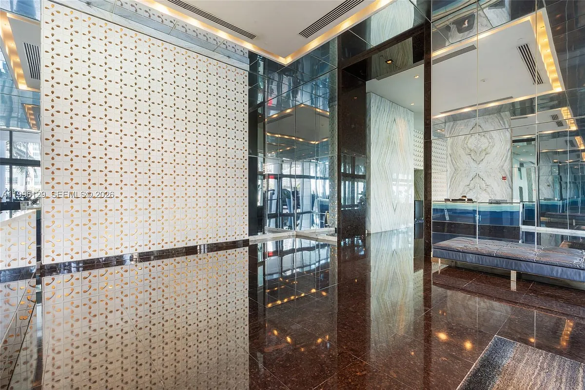 Building Photo - 335 S Biscayne Blvd #9