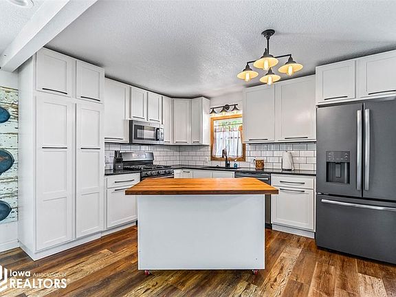 5th image of 1834 Eaton Ave