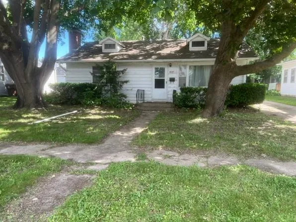 807 E Illinois St, Freeport, IL 61032