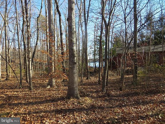 rear of lot seasonal lake view