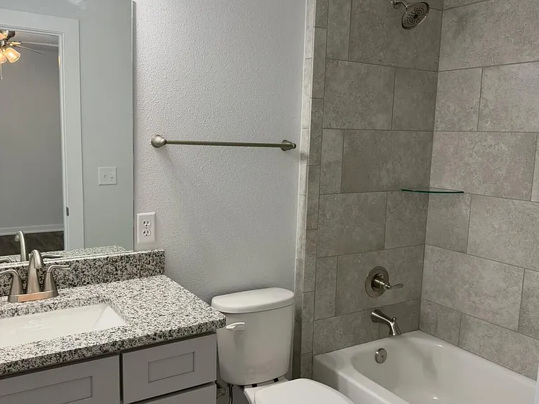 201 Bradford Dr — Photo 5