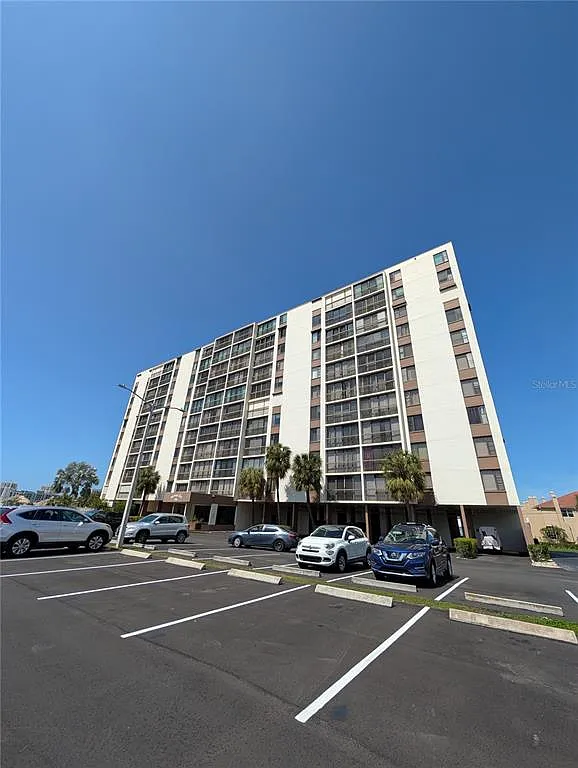 Studio, 439 sqft, $1,700 — Photo 4