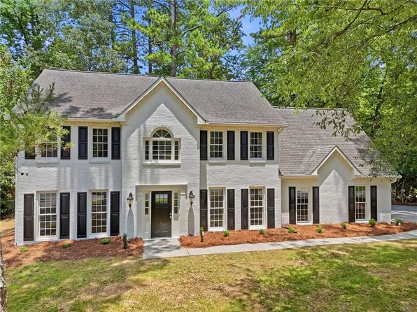 4933 Willow Creek Dr, Woodstock, GA 30188