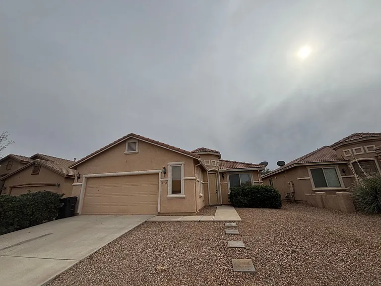 5558 Wilder Dr — Photo 2