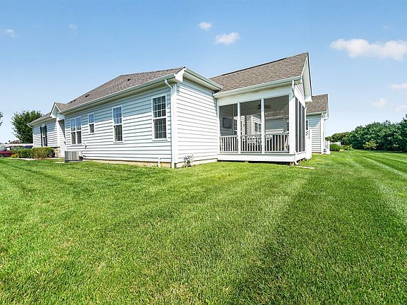 4th image of 902 Moorings Cir #10
