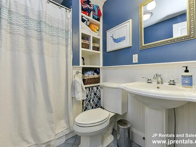 202 W 7th St #2 — Photo 11