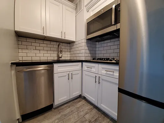 Rented by Made In NY Realty | media 7