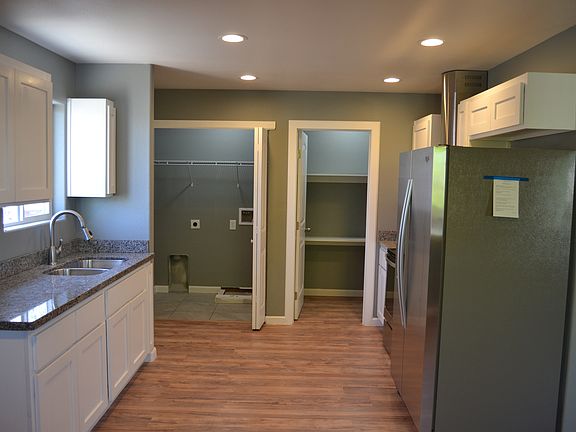 Kitchen w/ Laundry&Pantry RM