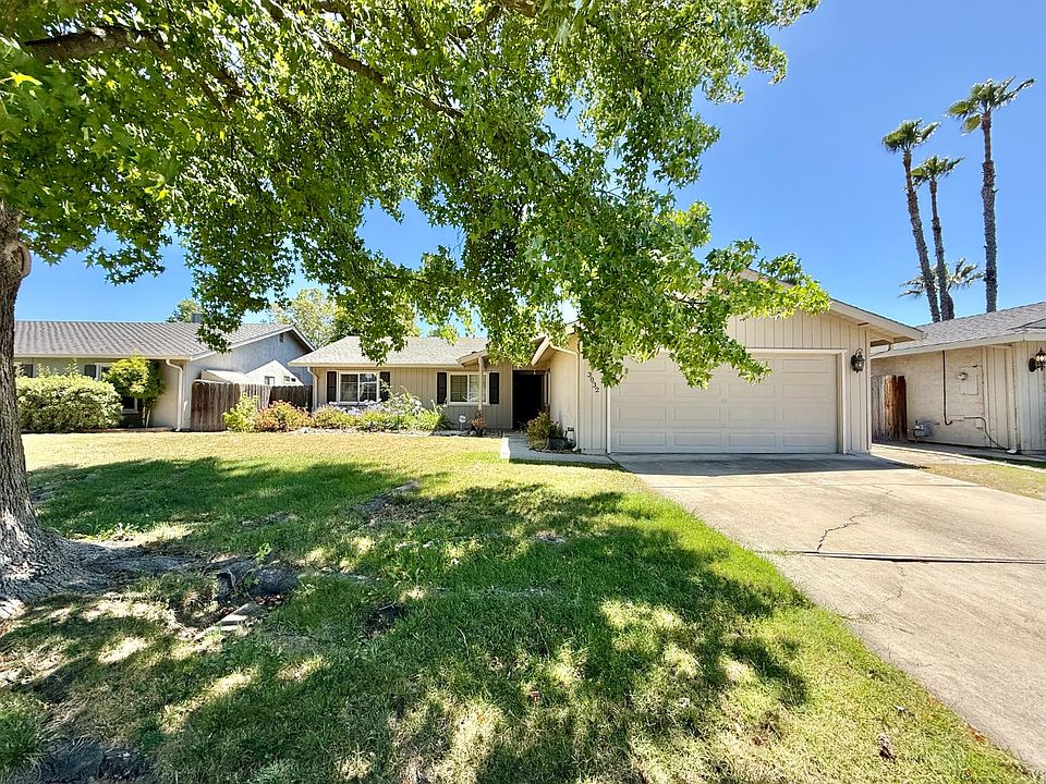 1st image of 3032 NE Sleepy Hollow Dr