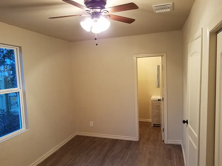 418 E Highland Blvd #B — Photo 17
