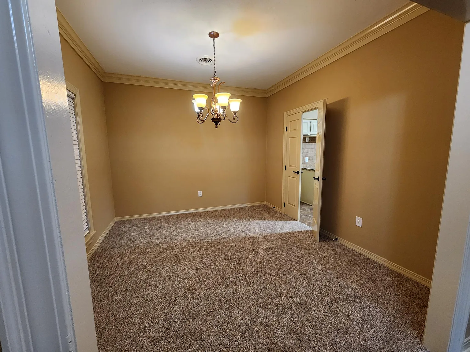 3 bed, 1517 sqft, $1,800 — Photo 2