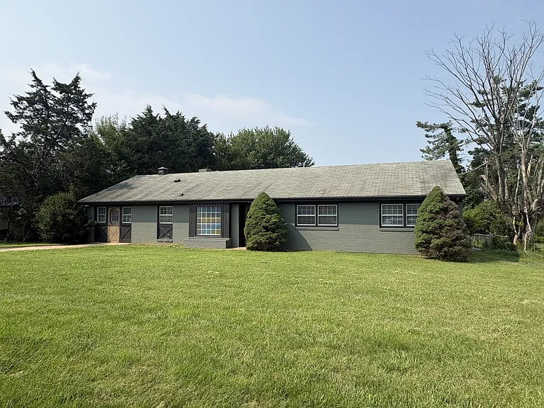 499 Greenwell Ct — Photo 2