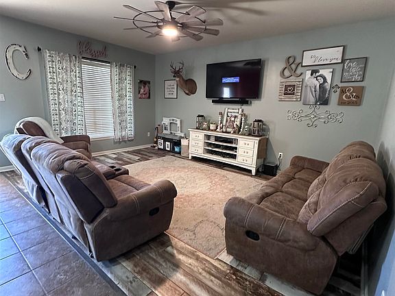 3rd image of 422 Cypress Garden Dr