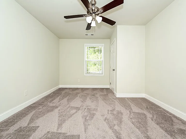 127 Hunts Mill Cir — Photo 12