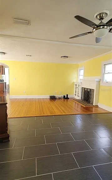 3026 Burlington Ave N — Photo 2