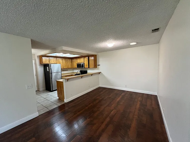 406 Coronado Dr — Photo 6