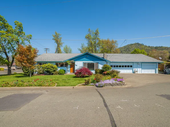 315 NE Beacon Dr, Grants Pass, OR 97526