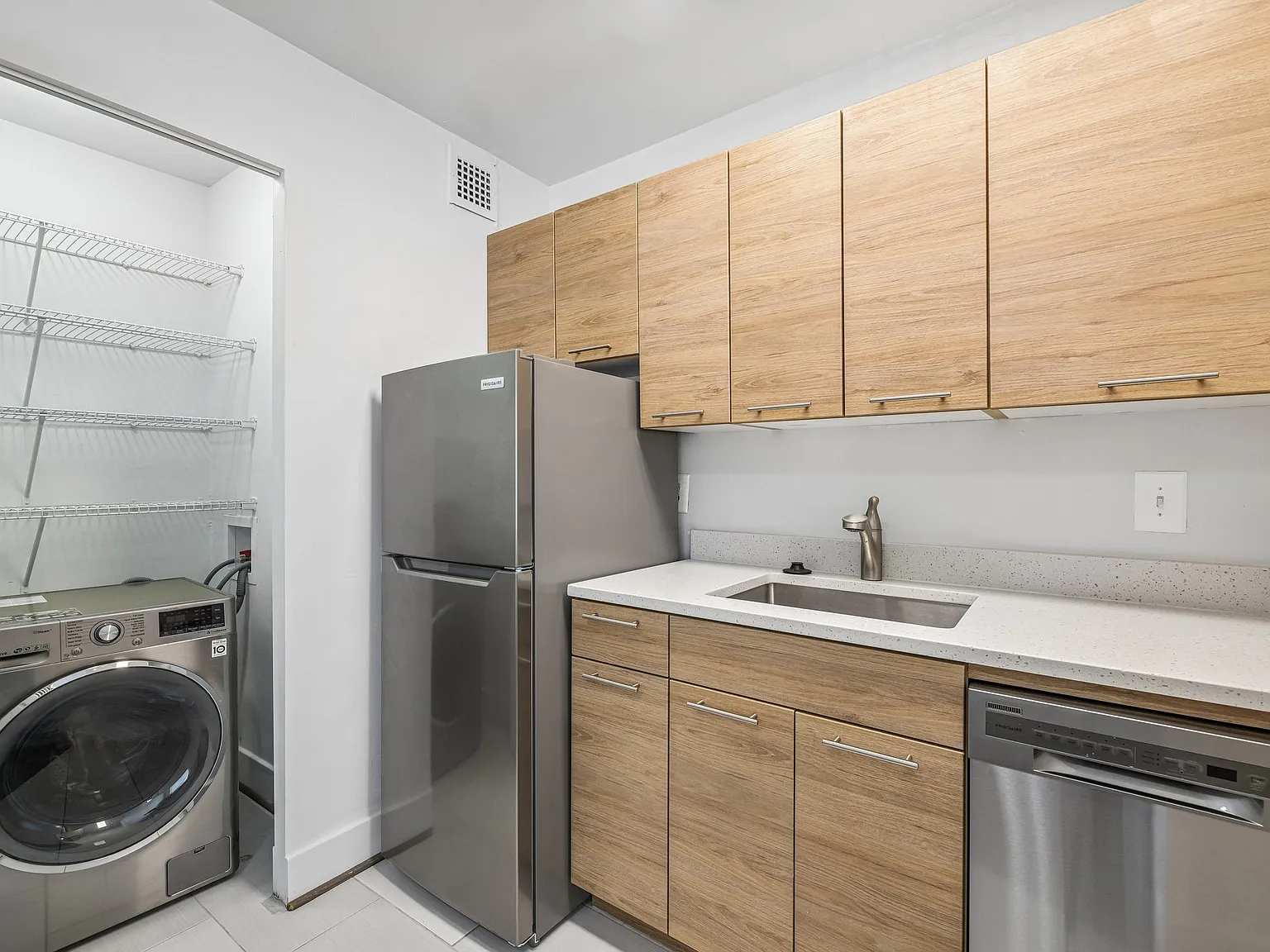 2620 16th Street Apartments — Photo 2