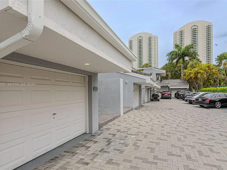 231 Poinciana Dr #401 — Photo 4