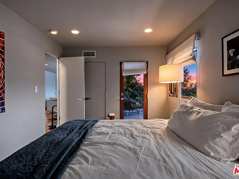 2035 De Mille Dr — Photo 22