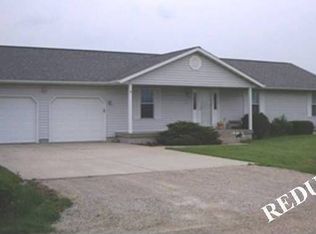 19 Bayhill Dr, Sullivan, IL 61951