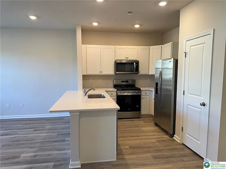 1145 Martin Rd — Photo 37