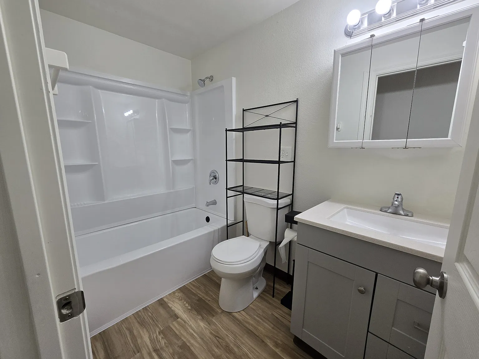 2 bed, 975 sqft, $1,350 — Photo 3