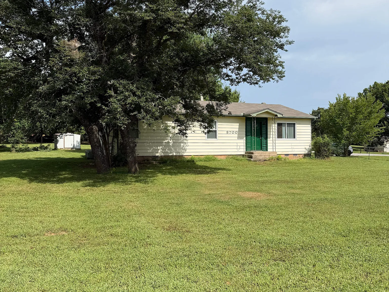 3 bed, 1.5 bath, 1248 sqft, $1,300 — Photo 2