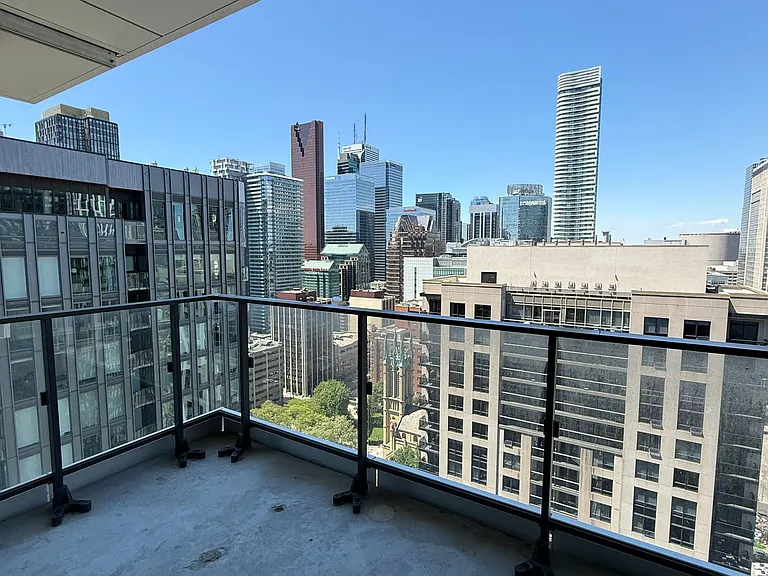 77 Shuter St #Penthouse 02 — Photo 13
