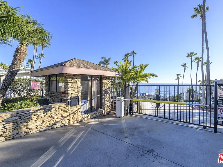 11958 Oceanaire Ln — Photo 3