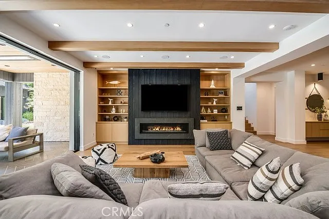 5150 Beeman Ave — Photo 18