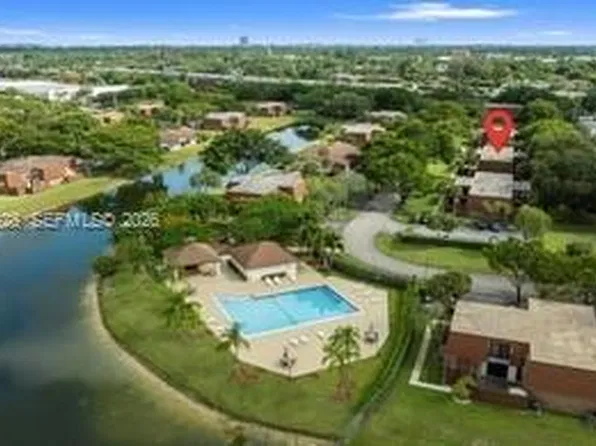 806 SW 119th Way, Davie, FL 33325