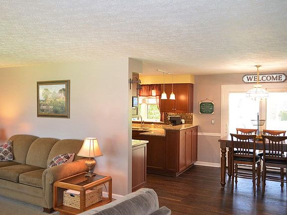 3rd image of 1149 Mayfair Dr