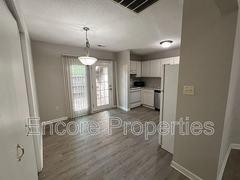 2 bed, 2.0 bath, 950 sqft, $1,275 — Photo 4