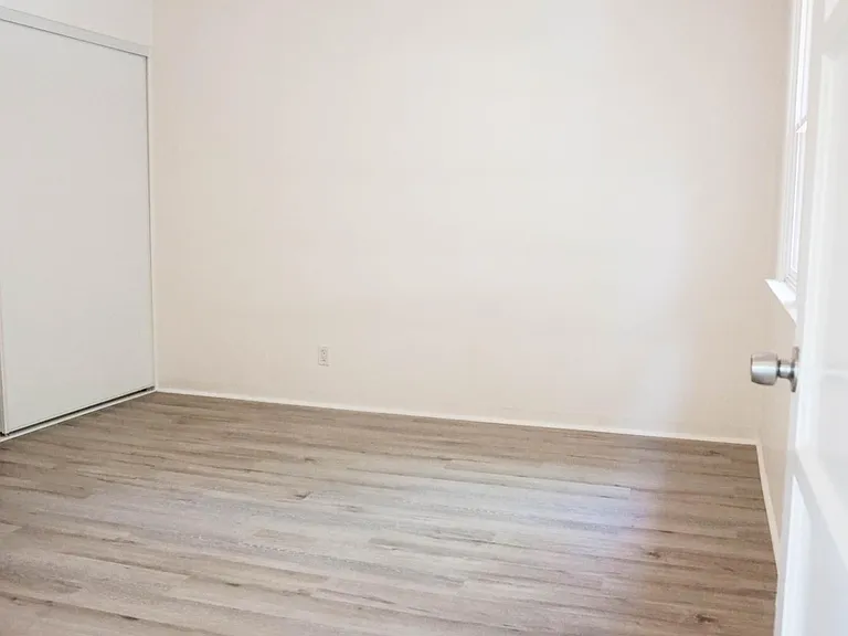 3244 Barham Blvd — Photo 13