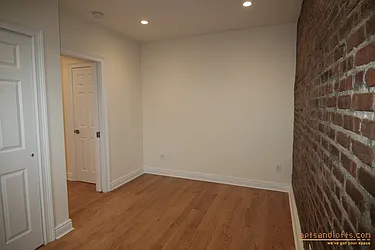 Rented by aptsandlofts.com