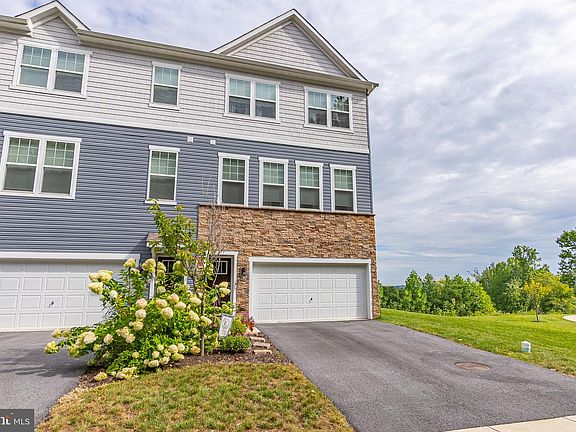 2nd image of 377 Dawson Pl