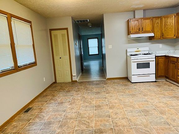5th image of 418 Center St