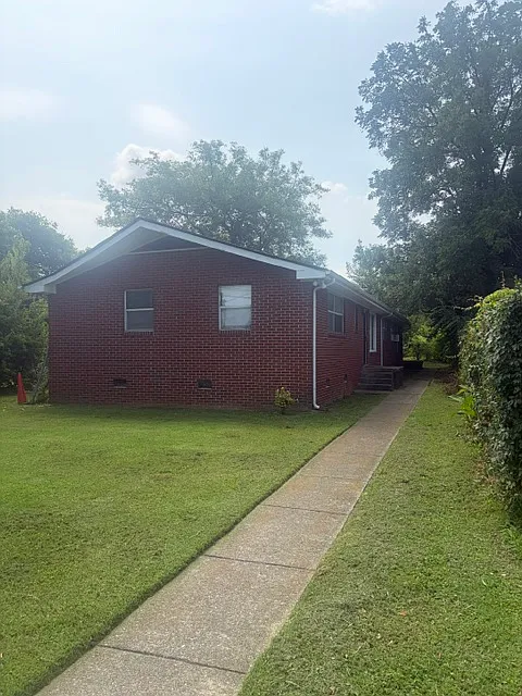 3 bed, 1.5 bath, 975 sqft, $1,500 — Photo 3