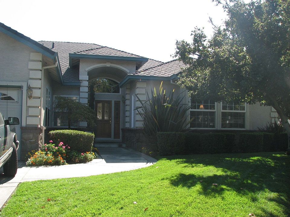 1st image of 629 Serpentine Ct