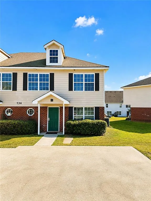 4 bed, 2.5 bath, $1,550 — Photo 1