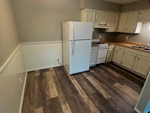 3rd image of 615 N Park Blvd #8