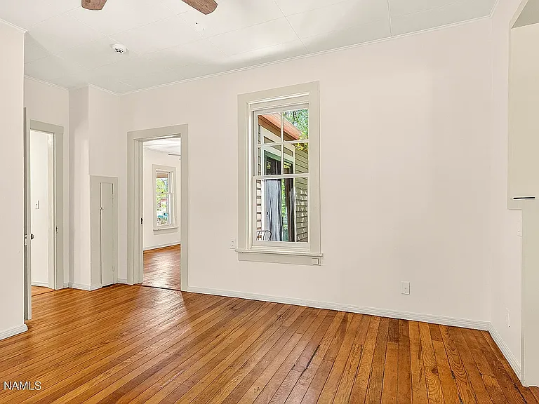 725 W Summit Ave — Photo 11