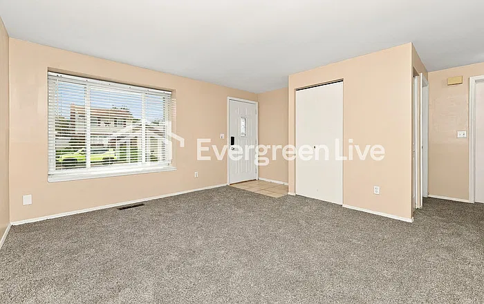3 bed, 1.0 bath, 1015 sqft, $1,345 — Photo 4