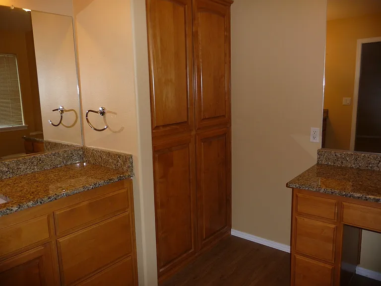2053 W Park Ct NW — Photo 14