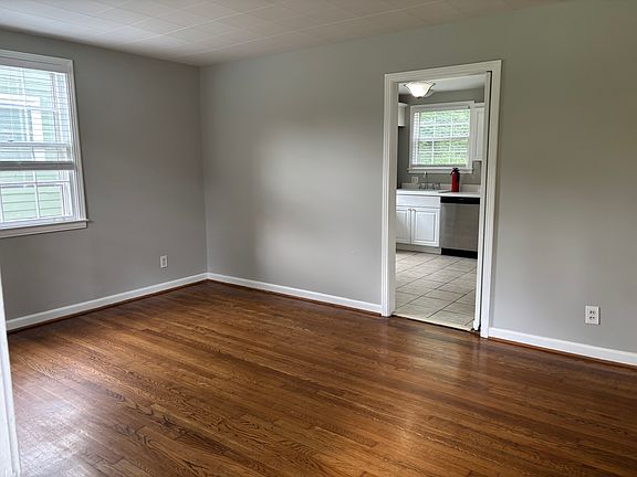 2nd image of 5639 Meadowcrest Ln