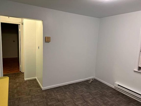 5th image of 590 Warburton Ave #2