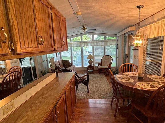 3rd image of 5204 Saratoga Ln #114