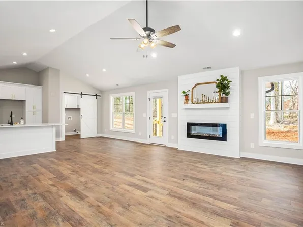 4750 Duffer Ln, Pfafftown, NC 27040