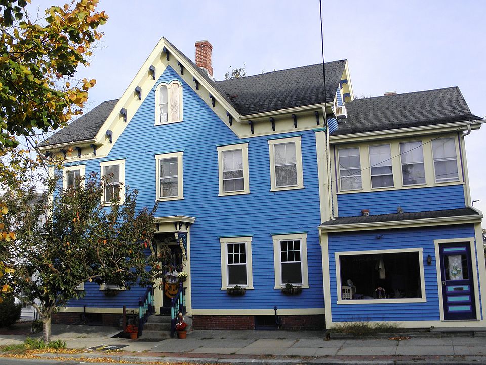 Studio unit is 2nd fl. corner on left, Front of house is sou